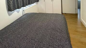 Bügeleisen/Bügelbrett, Internetzugang, Bettwäsche