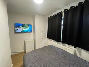 Iron/ironing board, Internet, bed sheets