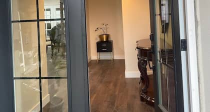 Cozy & Warm Home Retreat 5-bedroom house in gorgeous Thousand Oaks