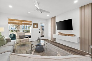 Living area - Townhouse Directly Across from Gulf- 2BR/2.5Ba (Panama City Beach)