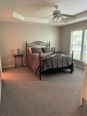 3 bedrooms, iron/ironing board, WiFi, bed sheets