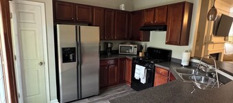 3 BR 2.5 BA Updated TH fully stocked in quiet neighborhood nearDT Duluth and I85