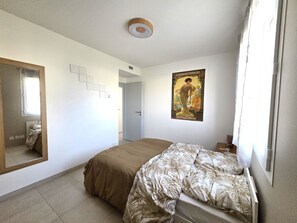 Iron/ironing board, Internet, bed sheets - Comfortable new house in quiet neighborhood 5 minutes from A64 motorway (Peyssies)