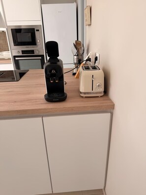 Private kitchen - Comfortable new house in quiet neighborhood 5 minutes from A64 motorway (Peyssies)