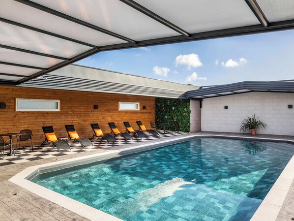 室內/室外游泳池