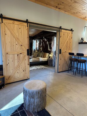 المنشأة من الداخل