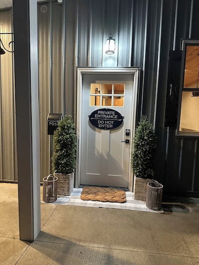 Cozy 1-bedroom barn in fabulous South Lyon