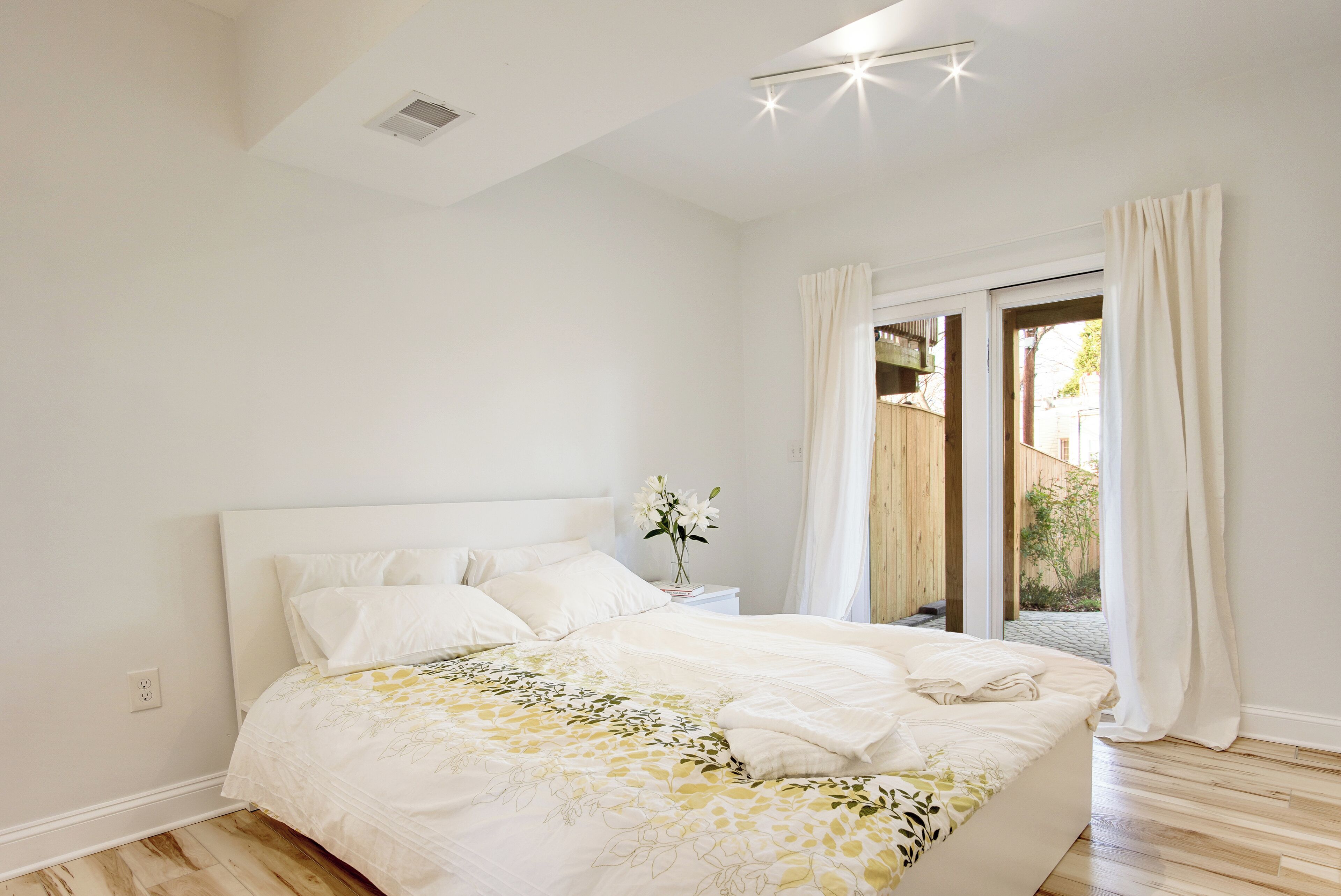 Fer et planche à repasser, Wi-Fi, literie fournie