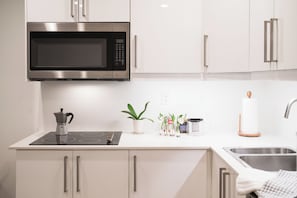 Private kitchen - Just renovated apartment in the heart of Washington, DC! (Washington)