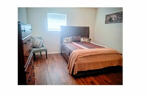 Iron/ironing board, free WiFi, bed sheets - Spacious 2BR in the Heart of Temple, Minutes from Baylor Scott & White, Shopping (Temple)
