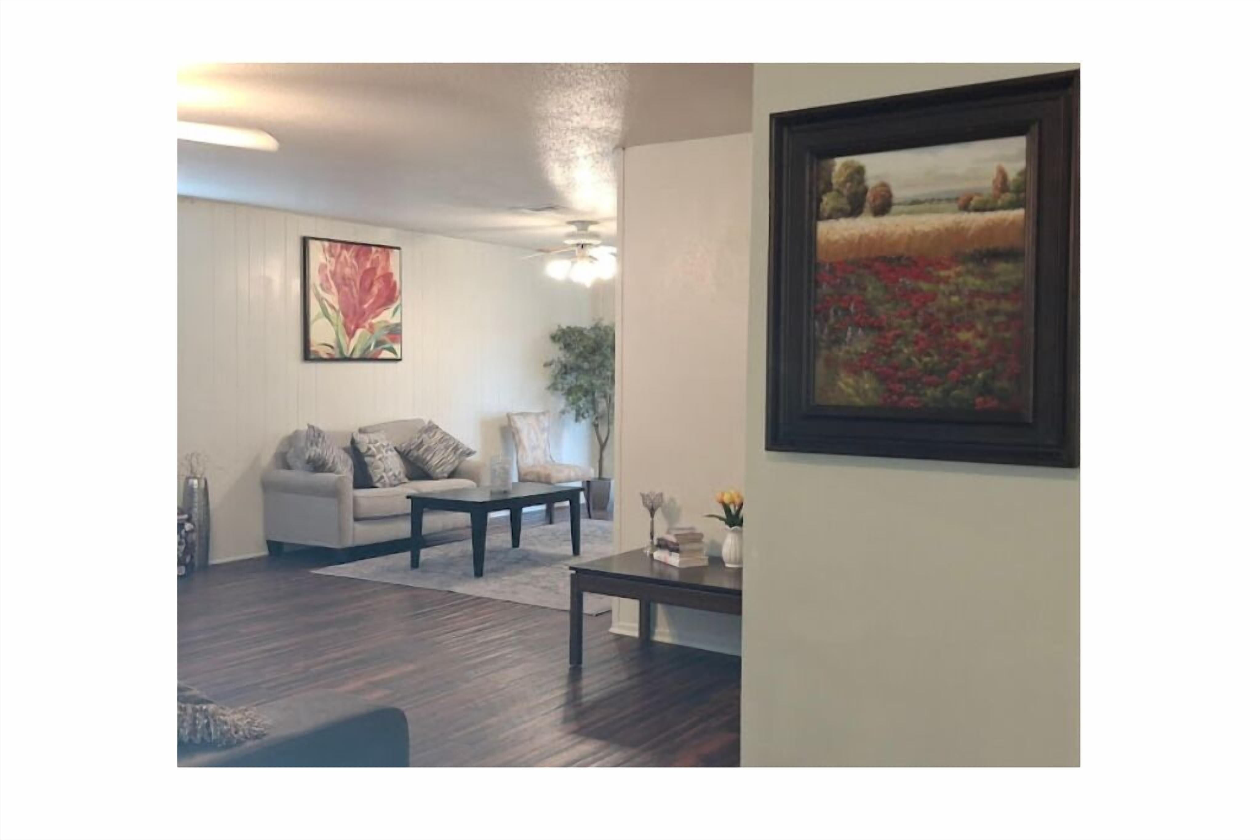 Een televisie en boeken