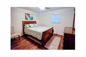 Iron/ironing board, free WiFi, bed sheets - Spacious 2BR in the Heart of Temple, Minutes from Baylor Scott & White, Shopping (Temple)