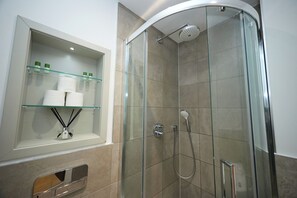 Hair dryer, towels, soap, toilet paper - Olympic Way Apartment, Workspace, Gym & Near Station (Wembley)