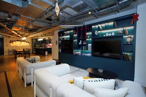 المنشأة من الداخل