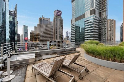 Stylish 1BR Retreat at 1600 Broadway near Central Park