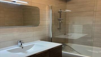 Apartment | Bathroom