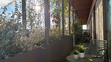 Een kluis op de kamer, verduisterende gordijnen, geluiddichte muren