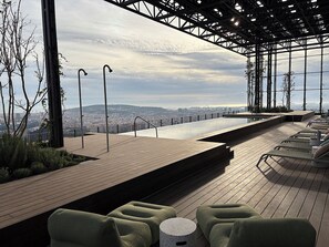 Outdoor pool - Aparto Diagonal Suites (Esplugues de Llobregat)