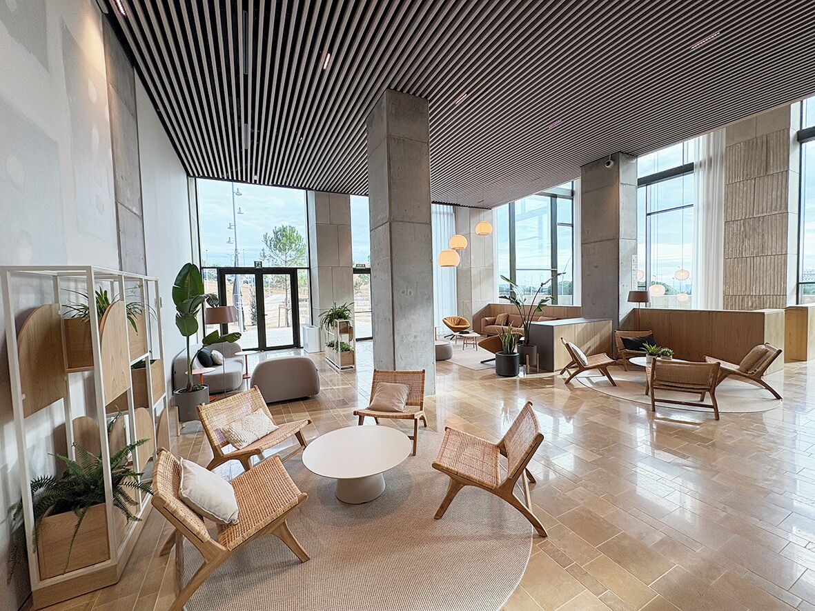 المنشأة من الداخل