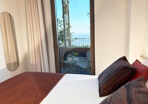 Apartment, Balcony | In-room safe, blackout curtains, soundproofing, iron/ironing board