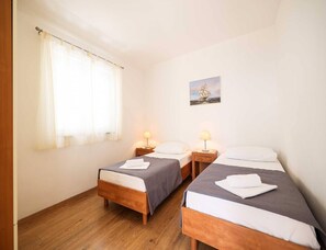 House | 4 bedrooms, iron/ironing board - Villa With sea View, 300 Meters to the Coast (Jasenice)