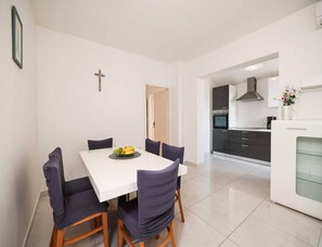 Dining - Villa With sea View, 300 Meters to the Coast (Jasenice)