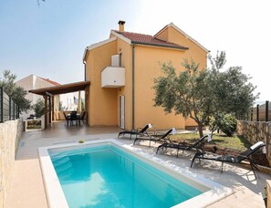House | Pool - Villa With sea View, 300 Meters to the Coast (Jasenice)