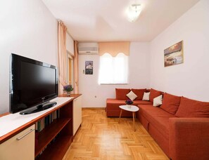 House | Living room - Villa With sea View, 300 Meters to the Coast (Jasenice)