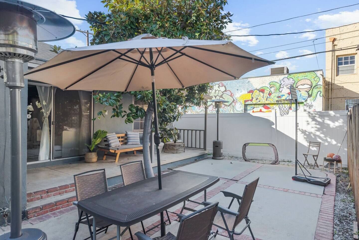 تناول الطعام بالخارج