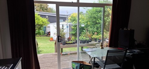 One bedroom Cabin. Walking distance to beach and center of town. Pet friendly.