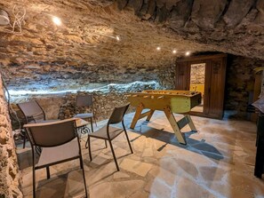 Games room - Village house with pool in the heart of Vaucluse (Saint-Roman-de-Malegarde)