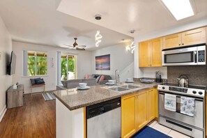 Fridge, microwave, oven, stovetop - Luxury Oasis Resort Villa (Kapolei)