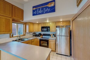 Fridge, microwave, stovetop, dishwasher