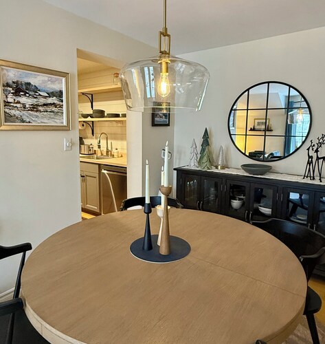 Quiet Village Gem! Cozy retreat for two.