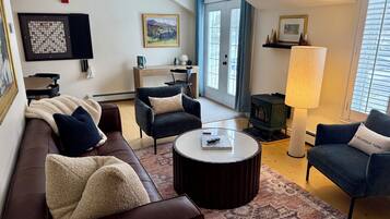 Smart TV, fireplace, books