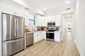 Fridge, microwave, stovetop, dishwasher - 2 Mi to Dtwn Jazz Clubs & Soul Food! NOLA Home (New Orleans)