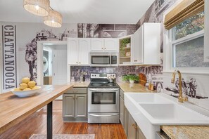 Køleskab, mikrobølgeovn, ovn, kogeplade