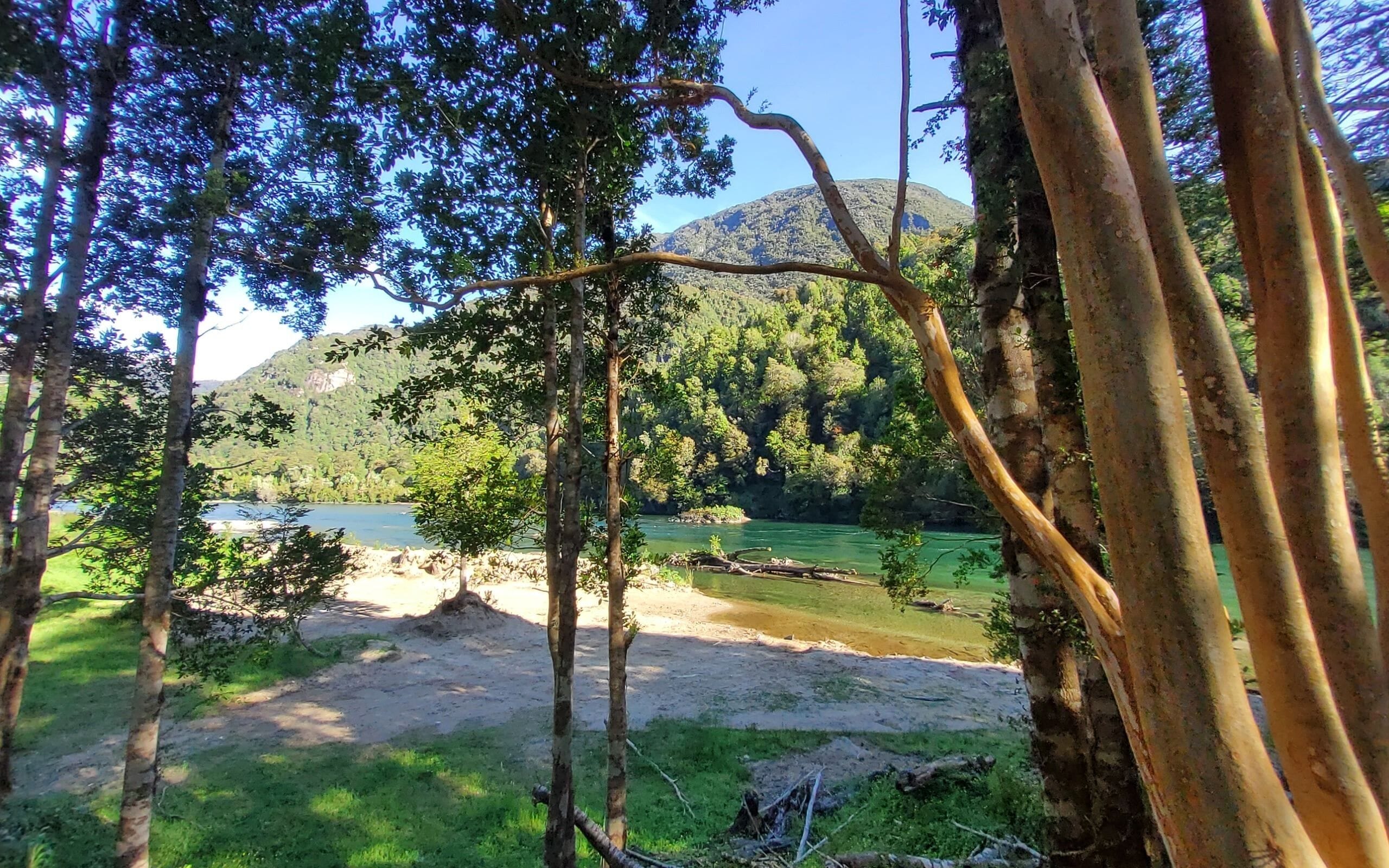 Private beach, white sand, beach umbrellas, beach massages