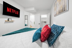 1 bedroom, iron/ironing board, WiFi, bed sheets - Laurel 27BnB.Executive style basement suite in a family friendly neighborhood. (Edmonton)