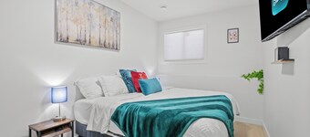 Laurel 27BnB.Executive style basement suite in a family friendly neighborhood.