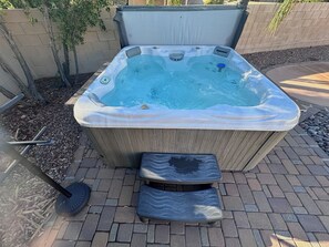 Outdoor spa tub - Stylish Tucson Getaway • Pool • Hot Tub • Game Zone - Sleeps 7 (Oro Valley)