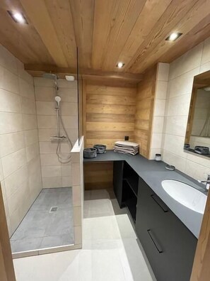Bathroom - 1st floor, balcony, ski locker, 60m², Le Grand Bornand (Le Grand-Bornand)