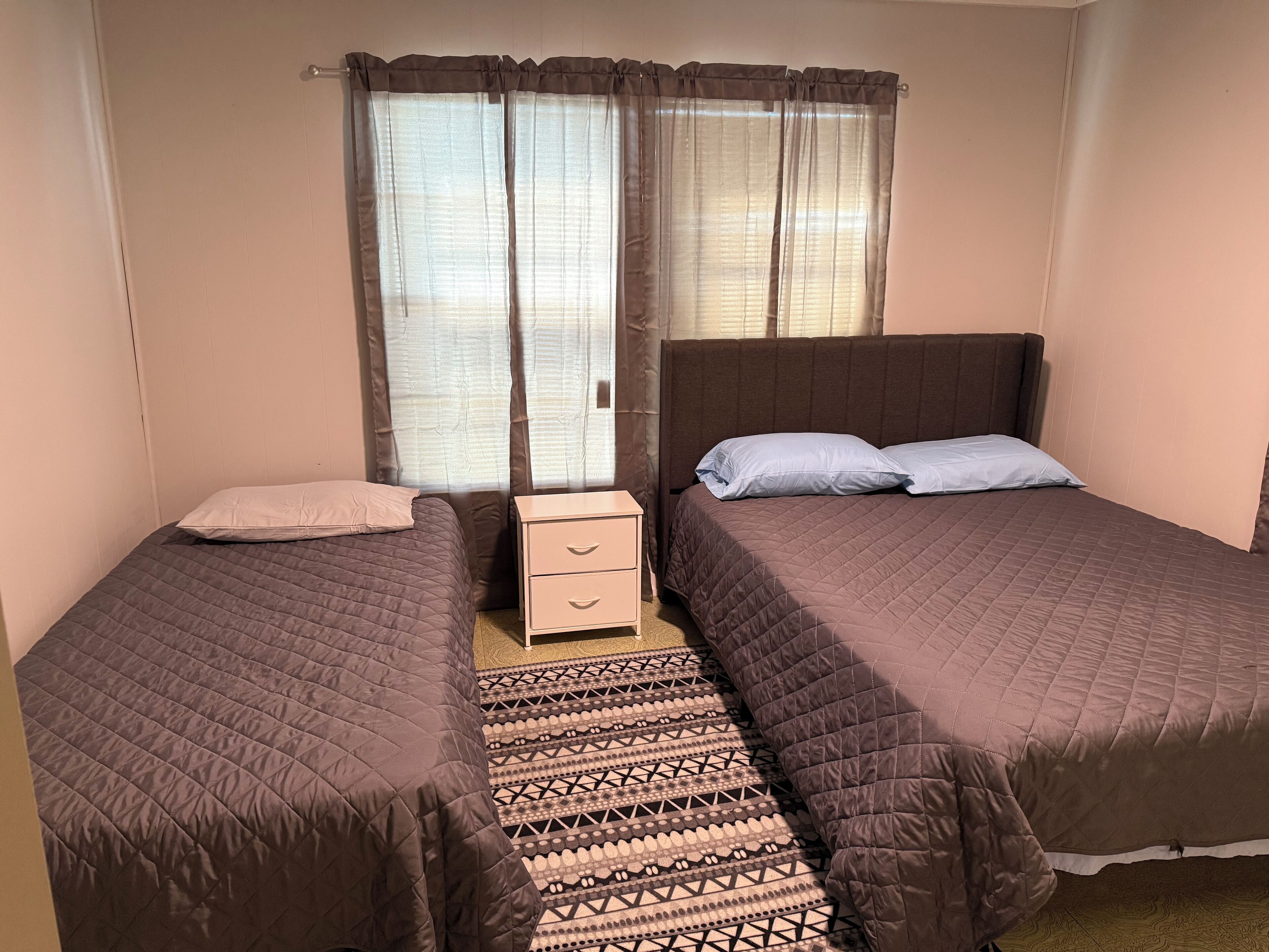 Iron/ironing board, WiFi, bed sheets