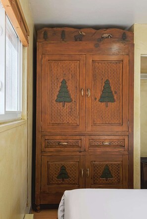 مكواة/لوح كي وواي فاي وملاءات أسرّة