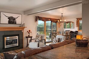 TV, fireplace, offices - Yampa Valley Overlook (Steamboat Springs)