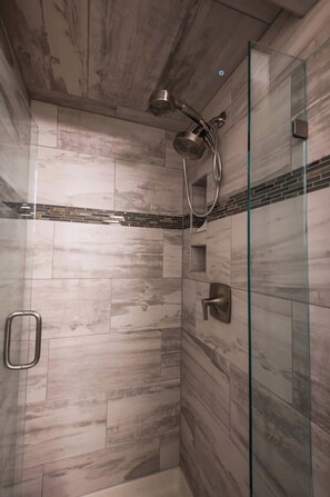 Shower, hair dryer - Yampa Valley Overlook (Steamboat Springs)