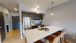 Private kitchen - GORGEOUS SOBO Urban Loft in Downtown Bozeman (Bozeman)
