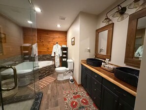 Dusche, Whirlpool, Haartrockner, Handtücher