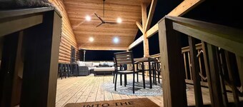 3-bedroom cabin in tranquil Loganville with comfort and 11 acreages of privacy!!