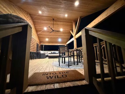 3-bedroom cabin in tranquil Loganville with comfort and 11 acreages of privacy!!